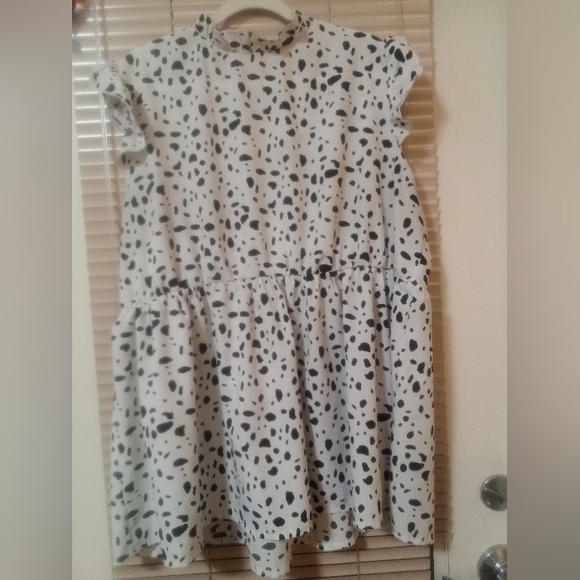 Black and white blouse with ruffles - Picture 5 of 10